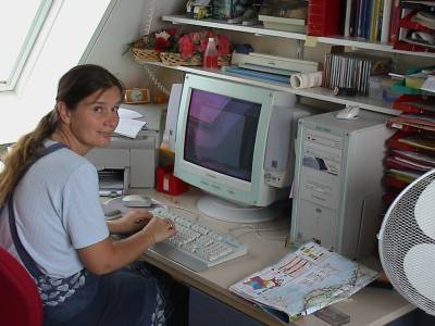 foto van Els bij computer, 202r